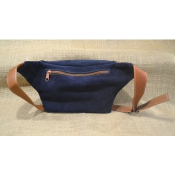 Torebka na biodro granatowej zamszowej skóry i kwiatowym kolorowym haftem .